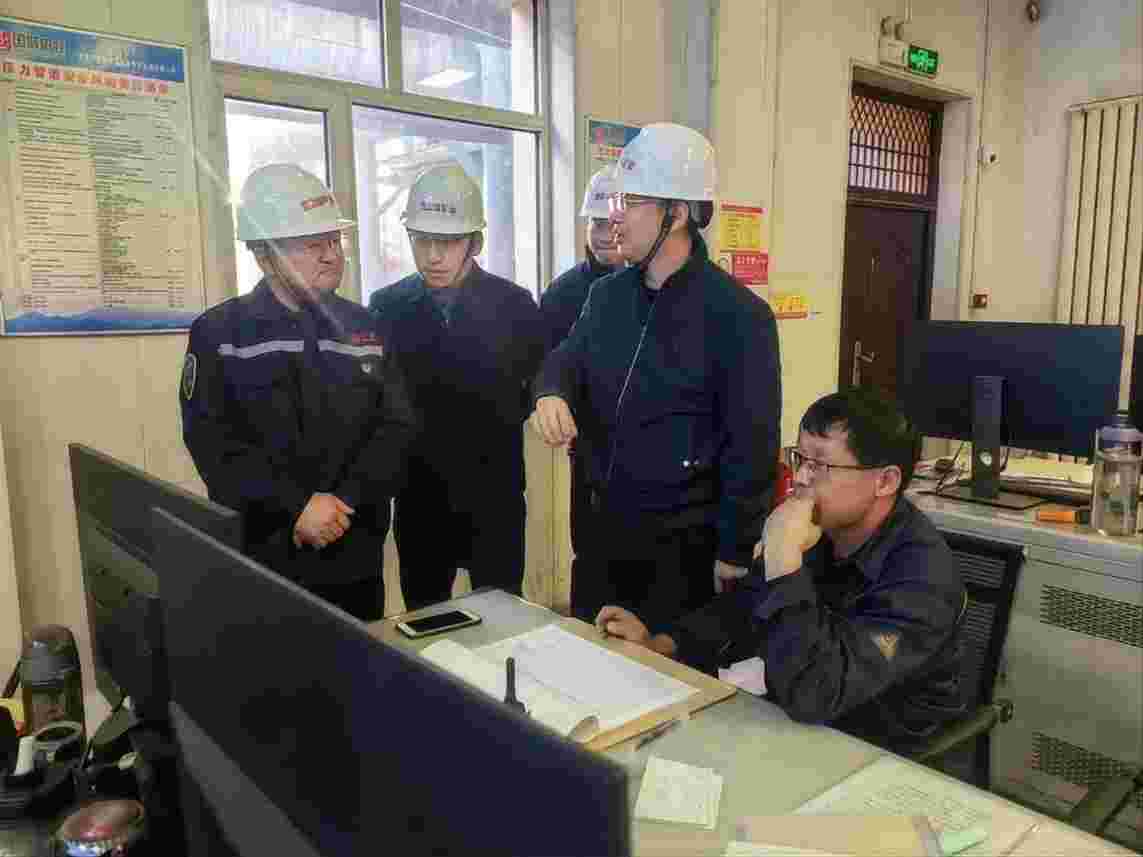 巴彦淖尔市副市长赵春雨一行莅临新海公司调研指导事情