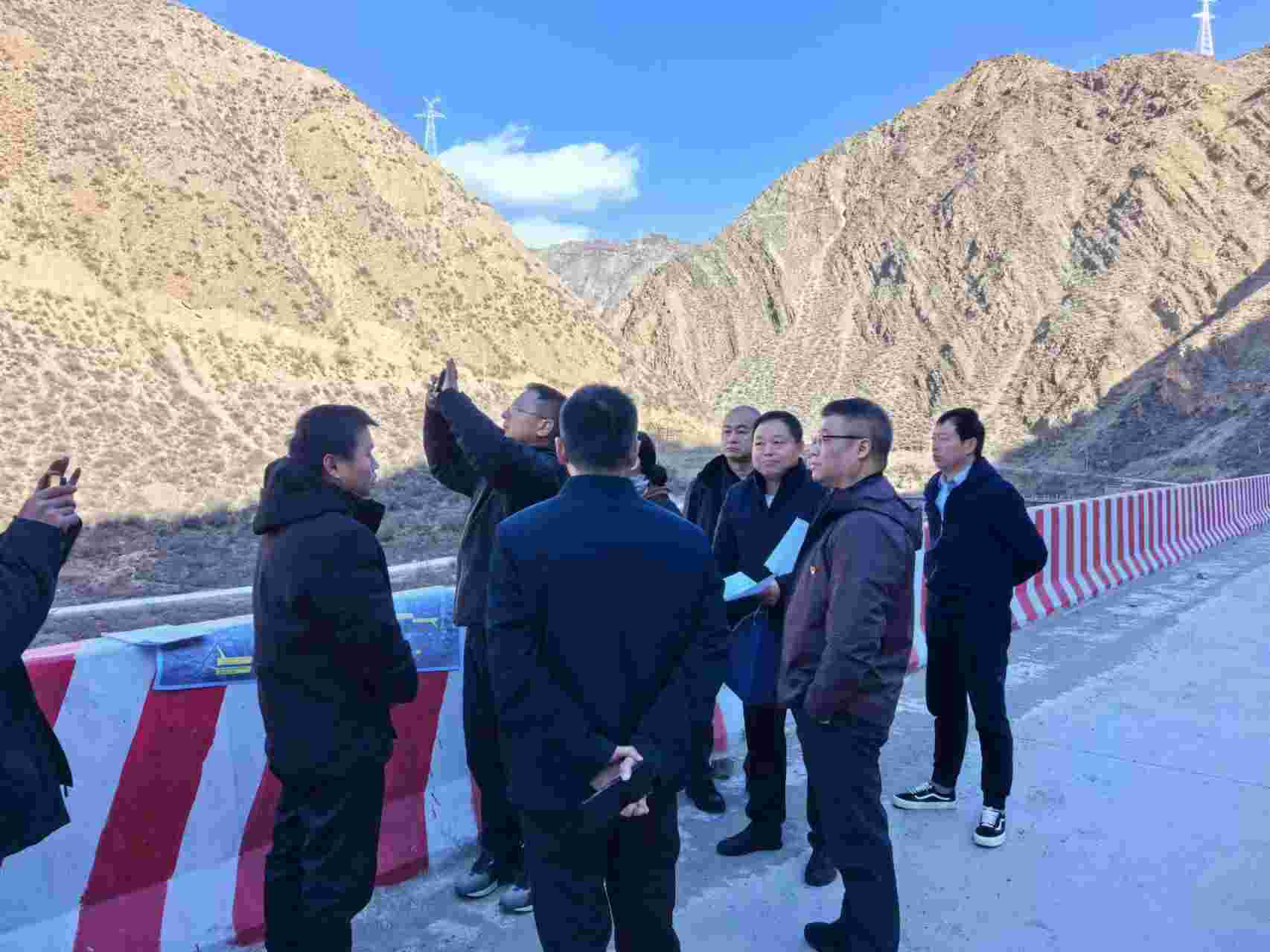 昌都会副市长吴剑一行前往拉诺玛矿区调研