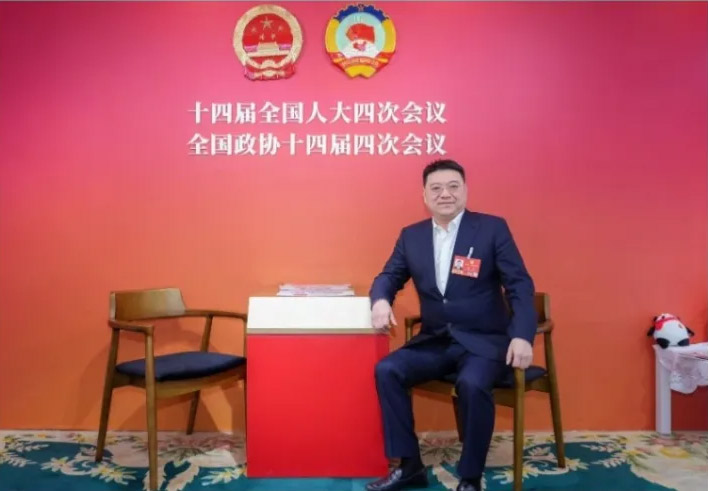 新华社 ? 新华网专访  |  天下政协委员吴城：筑牢资源清静基石 绘就矿业“向智+向绿”新图景